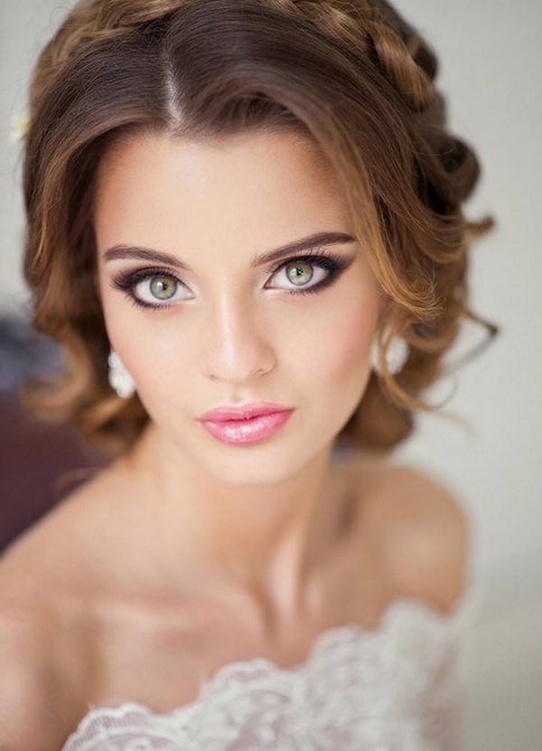 Свадебный макияж 2024-2025 под цвет глаз: модные тренды и идеи для невесты